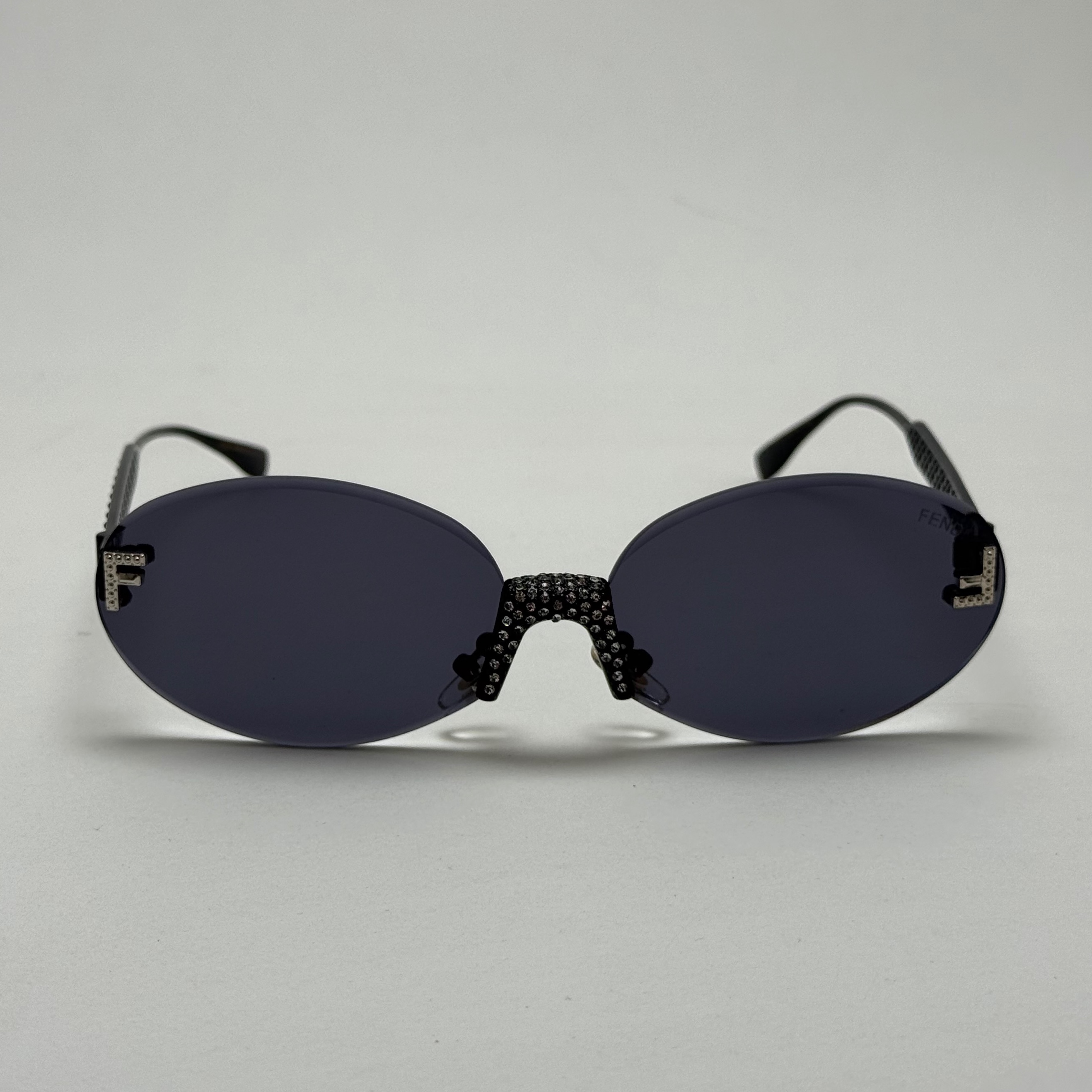عینک آفتابی زنانه فندی Fendi فریم لس بیضی مدل Oval Frame Diamond Style نگین کاری شده کیفیت مستر تمام مشکی