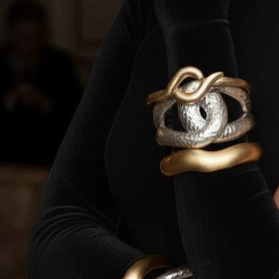 دستبند و بنگل زنانه طرح بینهایت فری سایز freesize رنگ کاملا ثابت کد tj (پس کرایه)