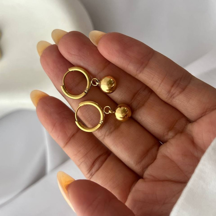 گوشواره استیل زنانه طرح وسط مروارید تنوع طرح رنگ ثابت و ضد حساسیت کد tj (پس کرایه)