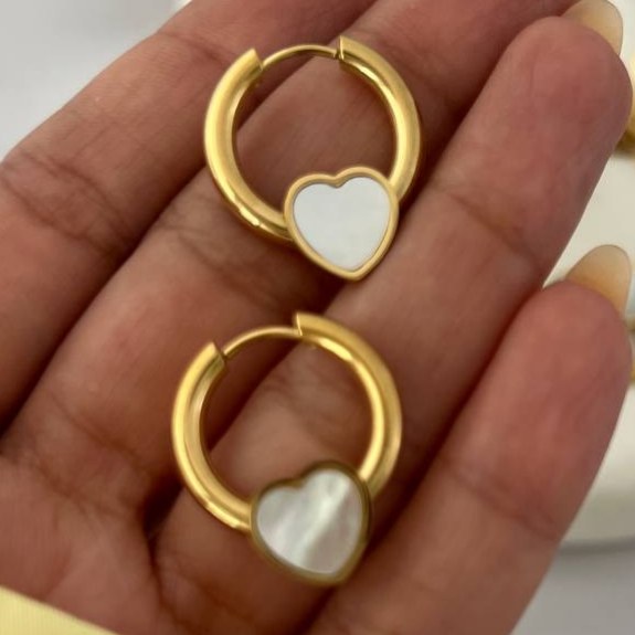 گوشواره استیل زنانه طرح قلب حلقه ای رنگ ثابت و ضد حساسیت کد tj (پس کرایه)