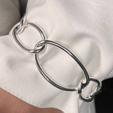 دستبند بنگل آبکاری نقره زنانه طرح زنجیر درشت تنوع طرح رنگ ثابت کد tk (پس کرایه)