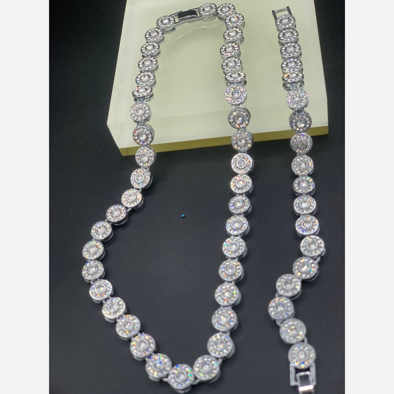 ست گردنبند و دستبند طرح جواهری طرح نگین دایره فول نگین رنگ ثابت کد el (پس کرایه)