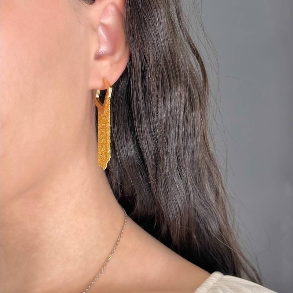 گوشواره طرح جواهری (میخ نقره) طرح مثلث نگین تنوع طرح رنگ ثابت کد tk (پس کرایه)