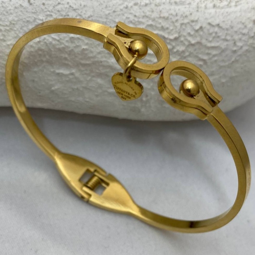 دستبند النگویی و بنگل استیل زنانه طرح تیفانی قلب رنگ ثابت کد tj (پس کرایه)