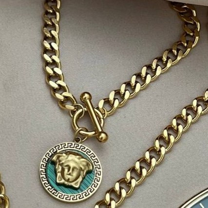 ست کامل گردنبند و ساعت رومانسون و دستبند و انگشتر و گوشواره استیل زنانه طرح ورساچه Versace رنگ ثابت کد tj (پس کرایه)