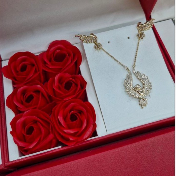 ست گردنبند و گوشواره نگین دار طرح فرشته نگین رنگ ثابت کد mp