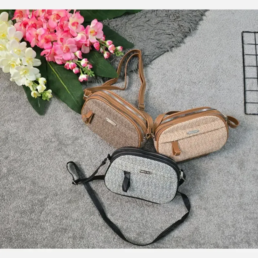 کیف زنانه آیدا جنس چرم طرح کنفی سه خونه (2)