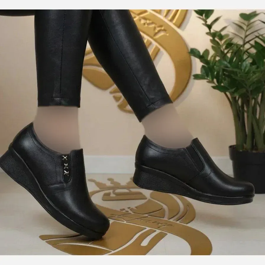 کفش طبی زنانه مدل لورانت ساینا رویه چرم صنعتی بیاله رنگ مشکی