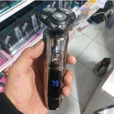 ریش تراش سه تیغ فیلیپس philips مدل sp9800سه کاره و دیجیتالی محصولی کاربردی وباکیفیت