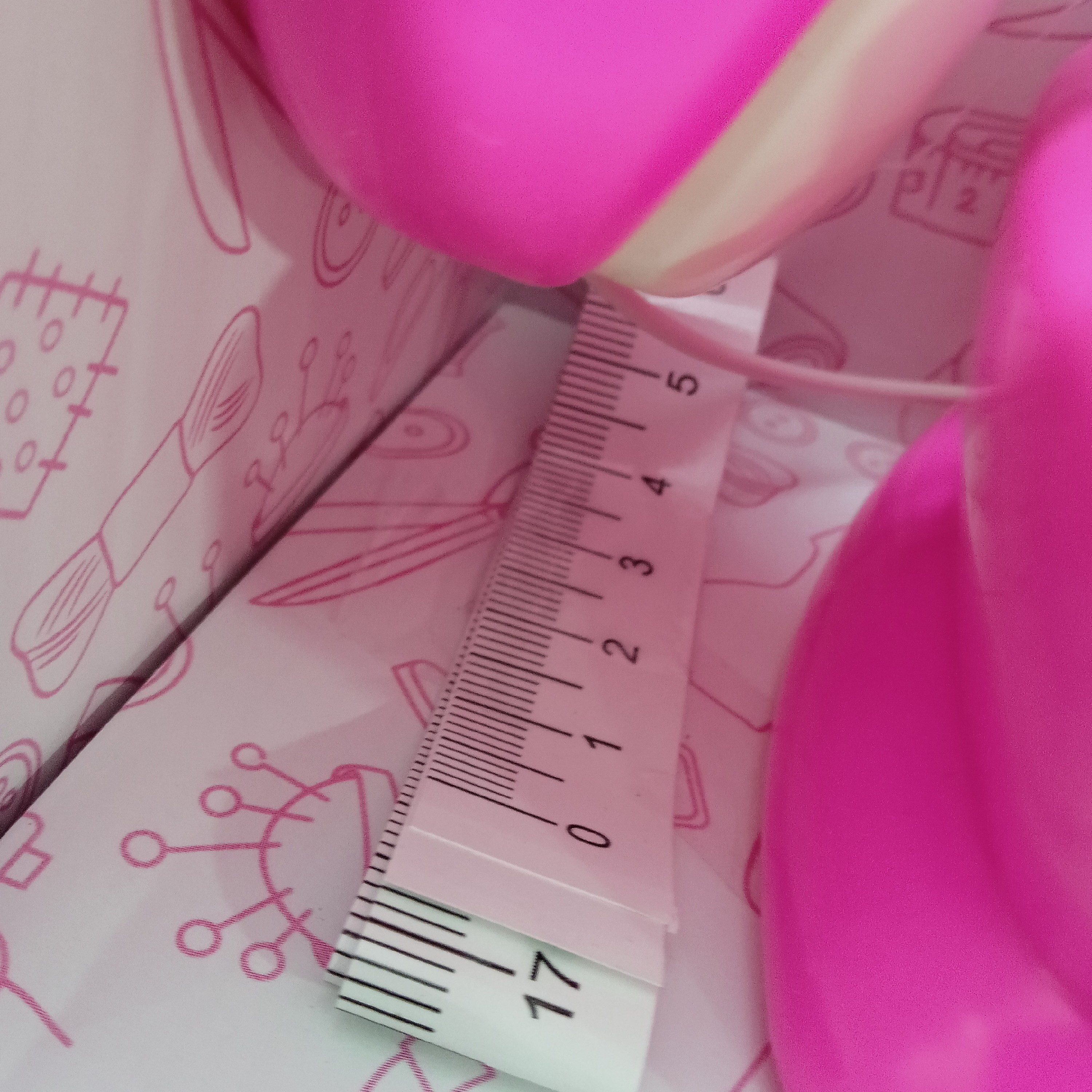 چرخ خیاطی موزیکال اسباب بازی دخترونه قابلیت دوخت پدالی و دستی بهمراه متر و پارچه گناباد شاپ