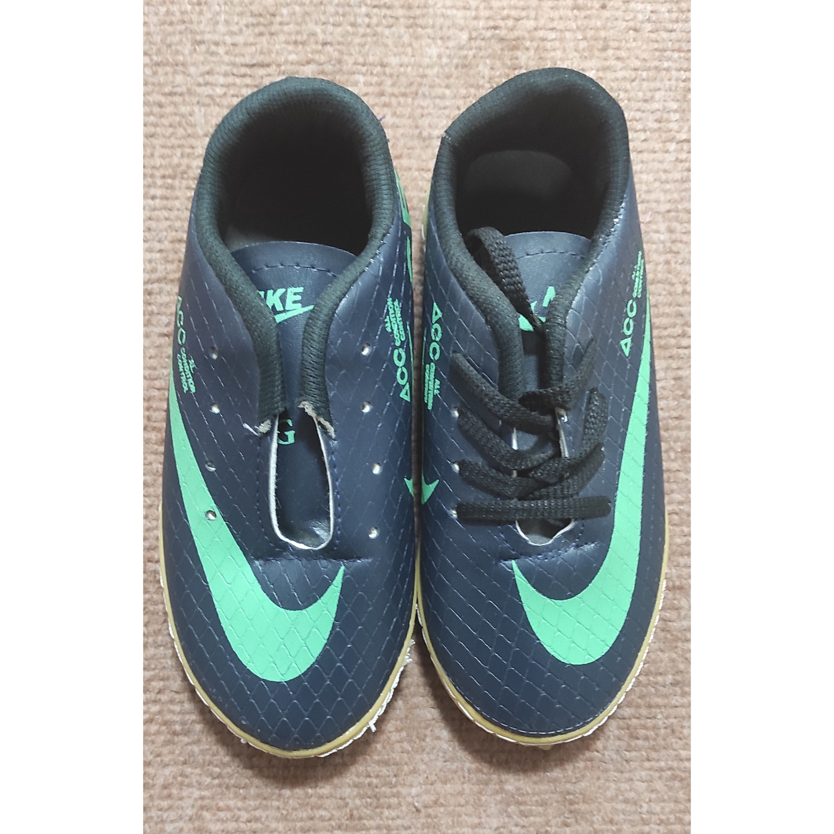 کفش فوتسال سالنی پسرانه اعلا مارک CR7 سایز 33