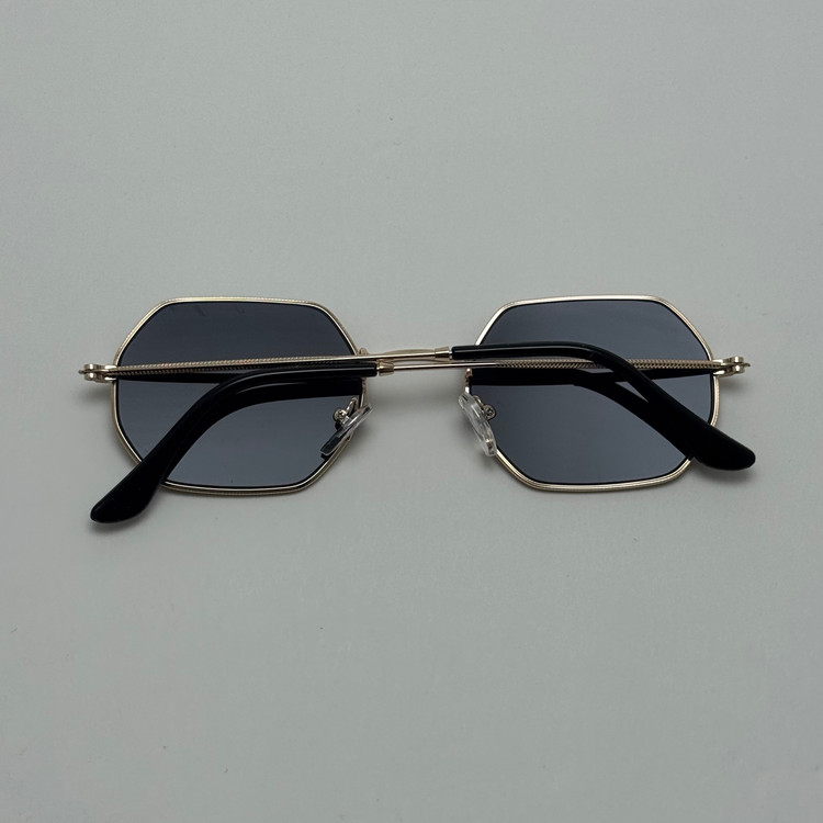 عینک آفتابی ریبن Ray-ban شش ضلعی مشکی طلایی سبک کد RB 3556