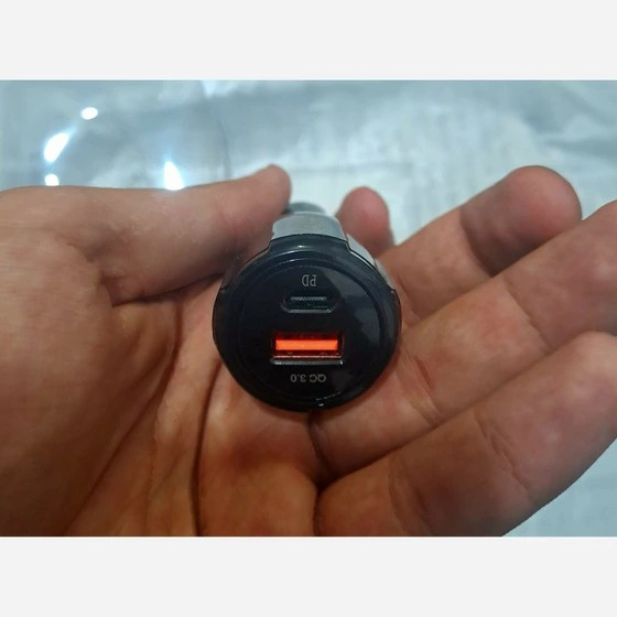 شارژر فندکی جنس خوب دارای خروجی usb و pd فست شارژ پرفروش باحداقل سود ایکس